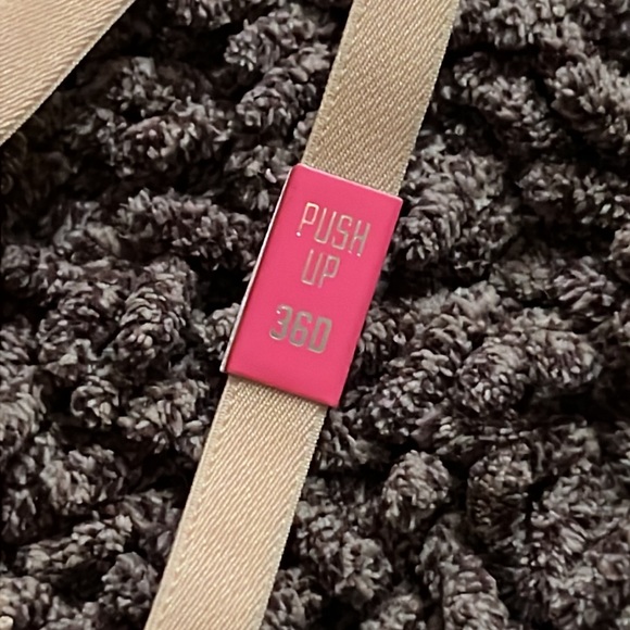 Pink Victoria’s Secret size 36D Racerback Bra - Picture 3 of 4